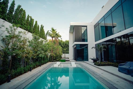 Роскошные апартаменты в Дубае, отремонтированные и готовые к продаже.