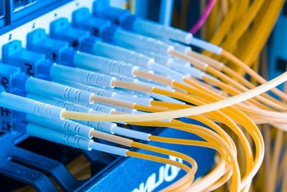 Оптические соединения, настроенные в коммутационной панели.