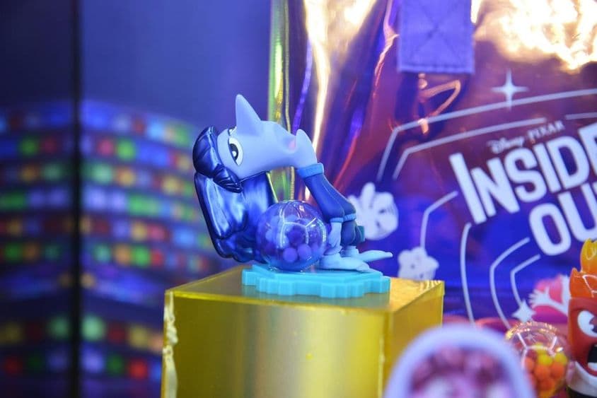 Персонаж синего цвета из "Головоломки 2".