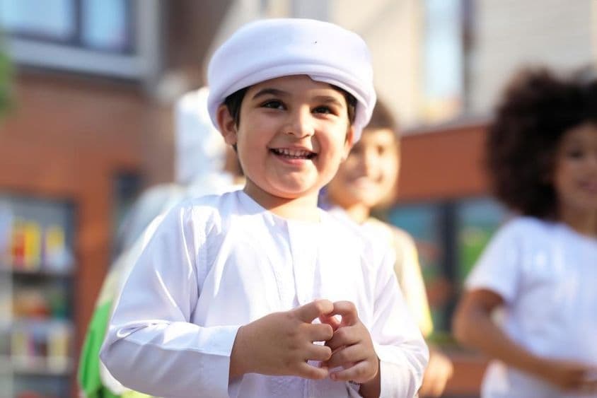 Арабский школьник в классе.