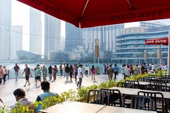Five Guys Дубай, вид с террасы.