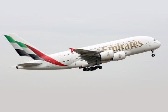 Самолет Emirates.