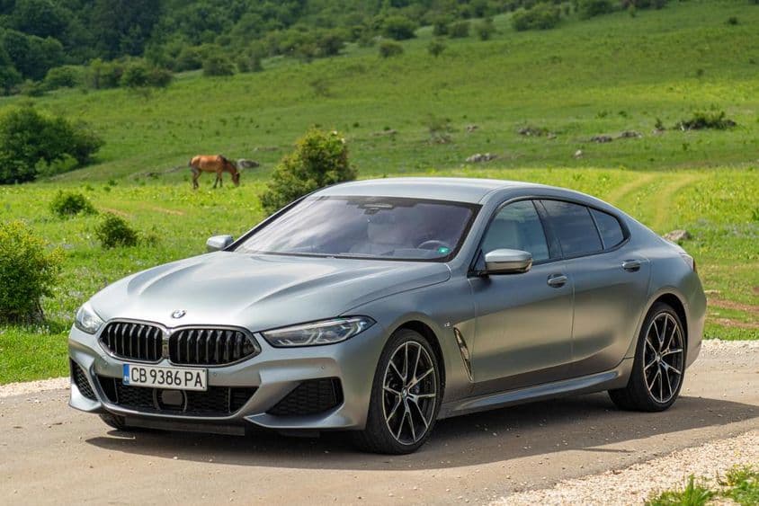 Автомобиль BMW 840.