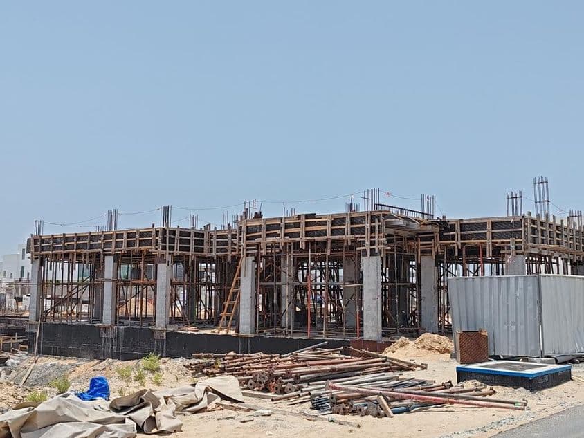 Здание в Дубае на стадии строительства.