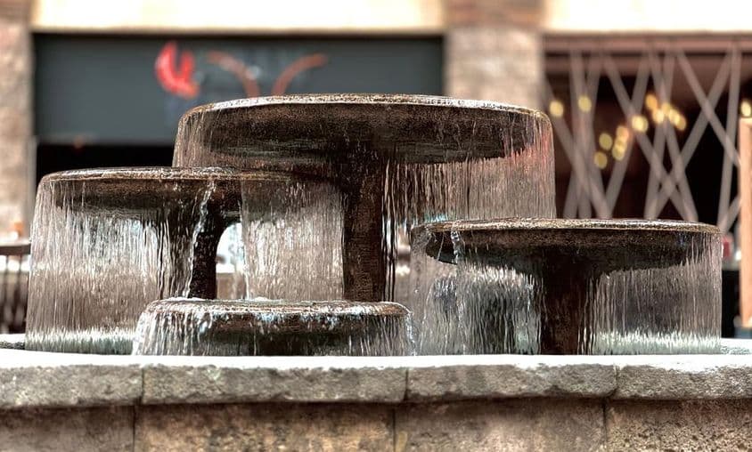 Замерший фонтан в Дубае.