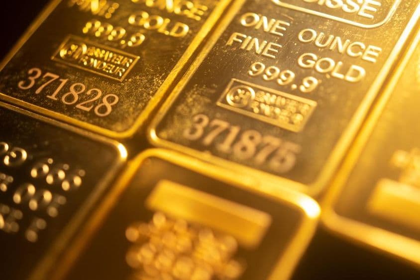 Золотой слиток с пробой 999.9 чистоты.