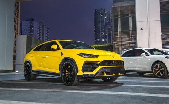 Lamborghini Urus в желтом цвете.