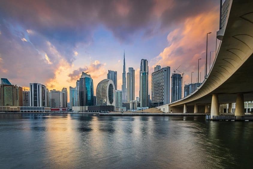 Дубайский горизонт с небоскрёбами.