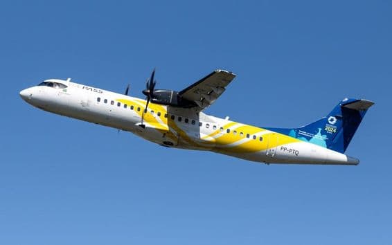 Самолет ATR 72-600 в воздухе.