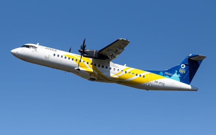 Самолет ATR 72-600 в воздухе.