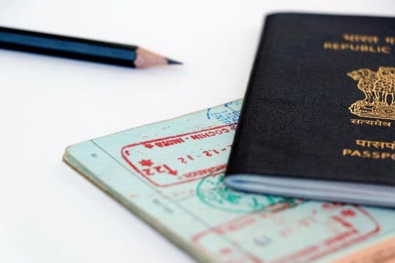 Процесс штамповки визы в Объединенных Арабских Эмиратах, штампы в паспорте.