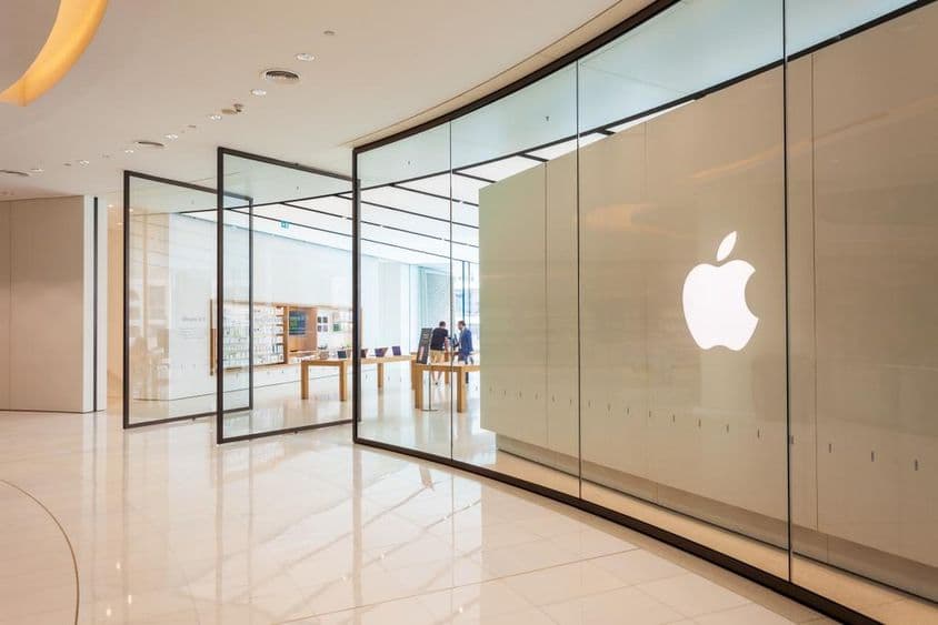 Магазин Apple в торговом центре Dubai Mall, Объединенные Арабские Эмираты.