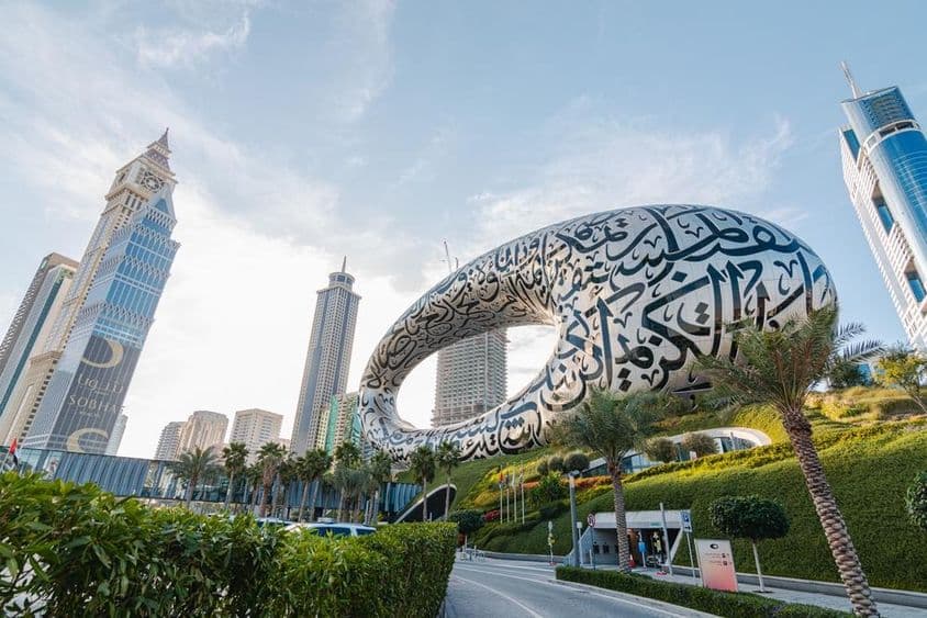 Задняя сторона Музея будущего в Дубае.