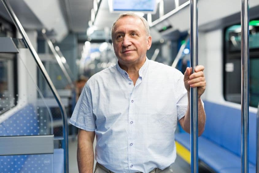 Немецкий пенсионер в метро.