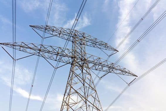 Высоковольтные линии Шарджи.