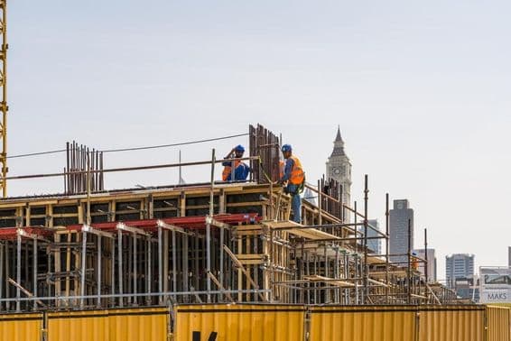 Новостройка небоскреба в Дубае.