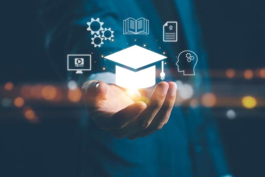 Искусственный интеллект и машинное обучение облегчают персонализированное обучение.