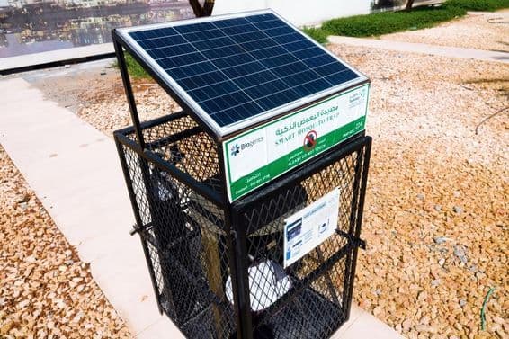 Абу-Даби, промышленное оборудование для уничтожения комаров на улице.