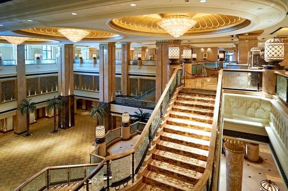 АБУ-ДАБИ: Роскошный отель Emirates Palace.