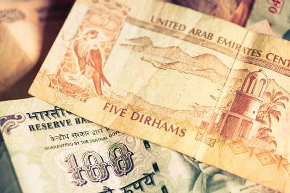 Валюты Объединённых Арабских Эмиратов и Республики Индия.