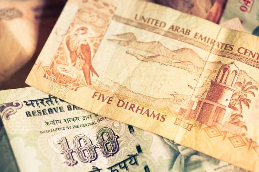 Валюты Объединённых Арабских Эмиратов и Республики Индия.