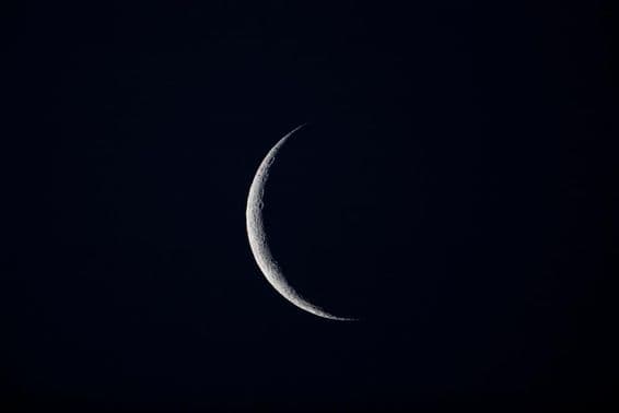 Луна на небе.