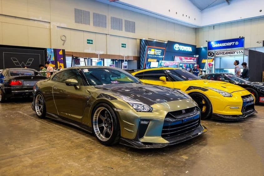 Nissan GT-R R35 купе на выставке Indonesia Modification Expo 2024.
