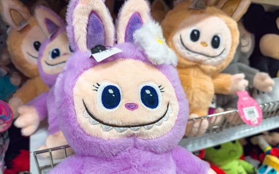 Плюшевые игрушки LABUBU в The Monsters от Pop Mart.