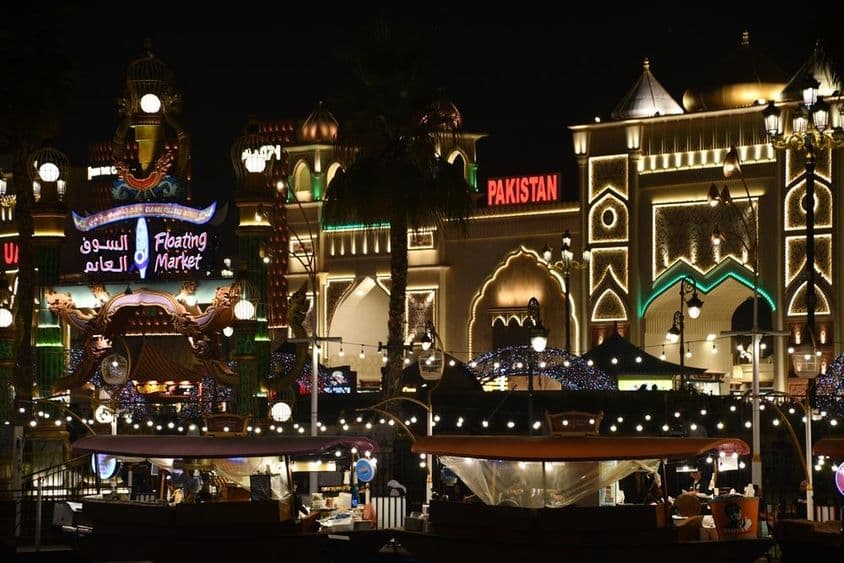 Дубай Глобал Виллидж является крупнейшим в мире проектом в сфере туризма, отдыха и развлечений.