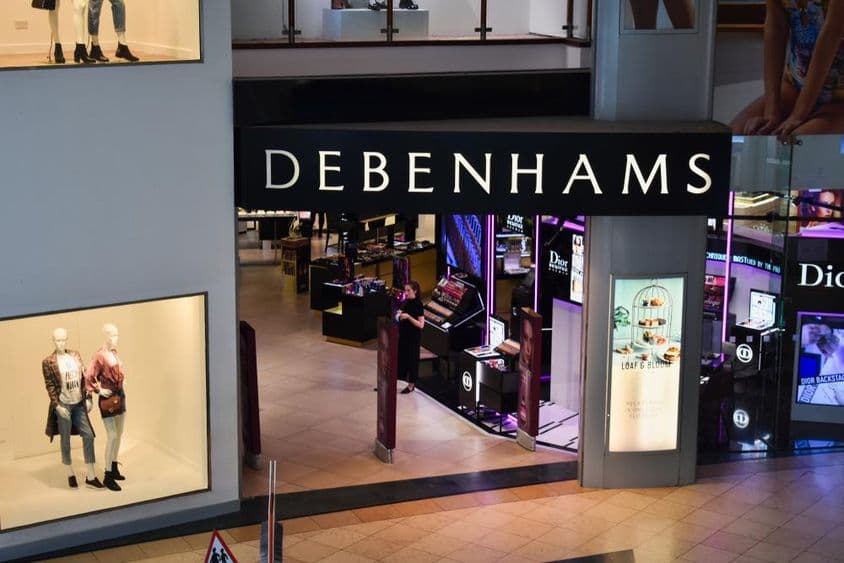 Экстерьер магазина Debenhams в торговом центре.
