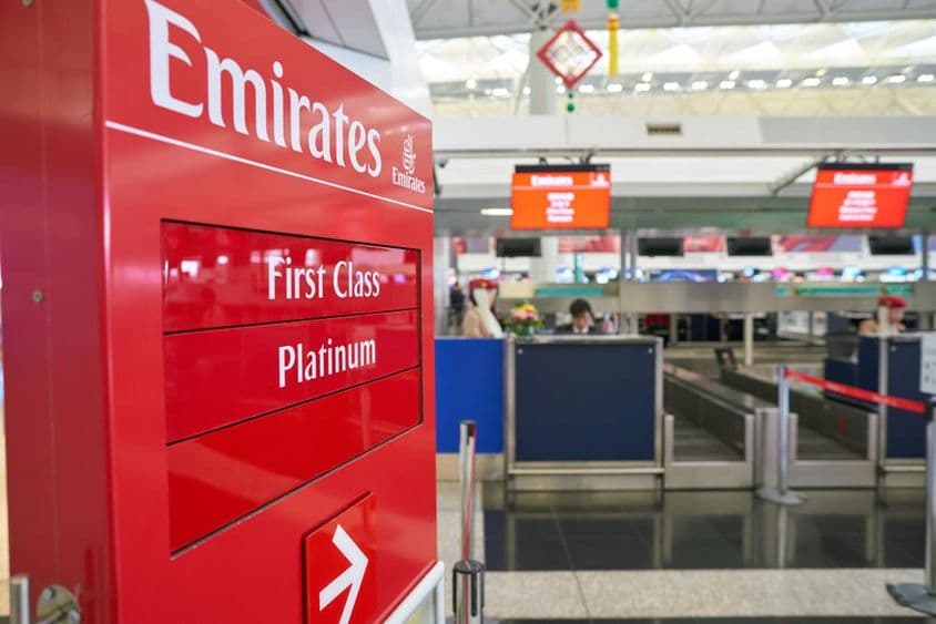 Зона регистрации пассажиров Emirates.