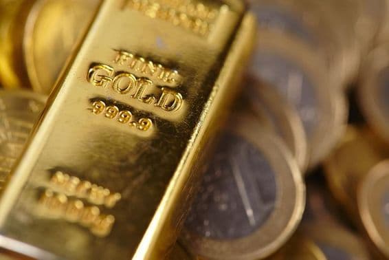 Золотой слиток высокой пробы для инвестиций.