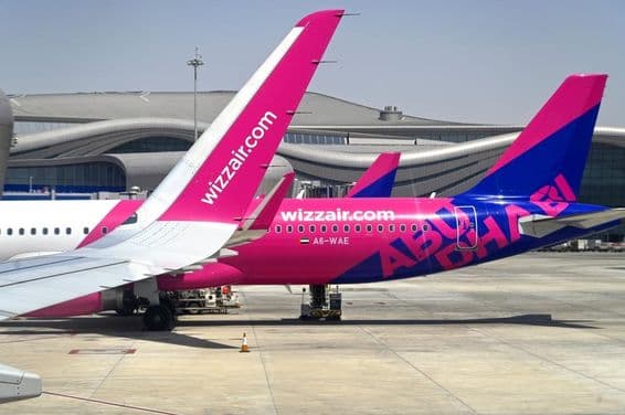 Airbus A321 Wizz Air в Международном аэропорту Заеда.