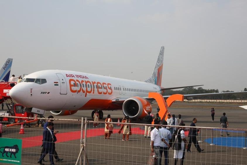 Самолет AirIndia Express представлен на выставке Крылья Индии.