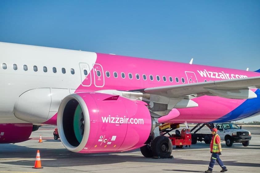 Самолёт Wizz Air A321. Аэропорт Еревана.