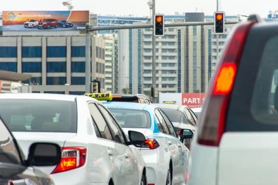 Трафиковая пробка в городе Дубай.