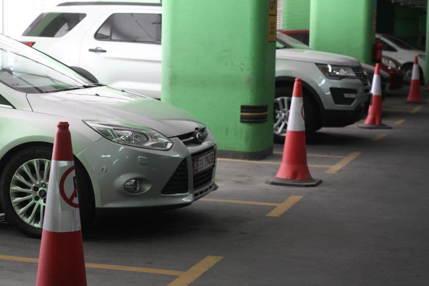 Парковочная площадка в Абу-Даби.