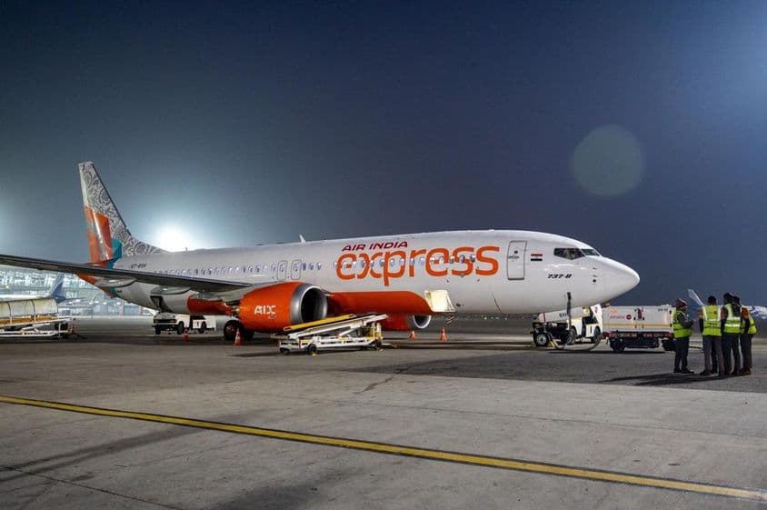 Самолет Air India Express готовится к взлету в аэропорту Нью-Дели.