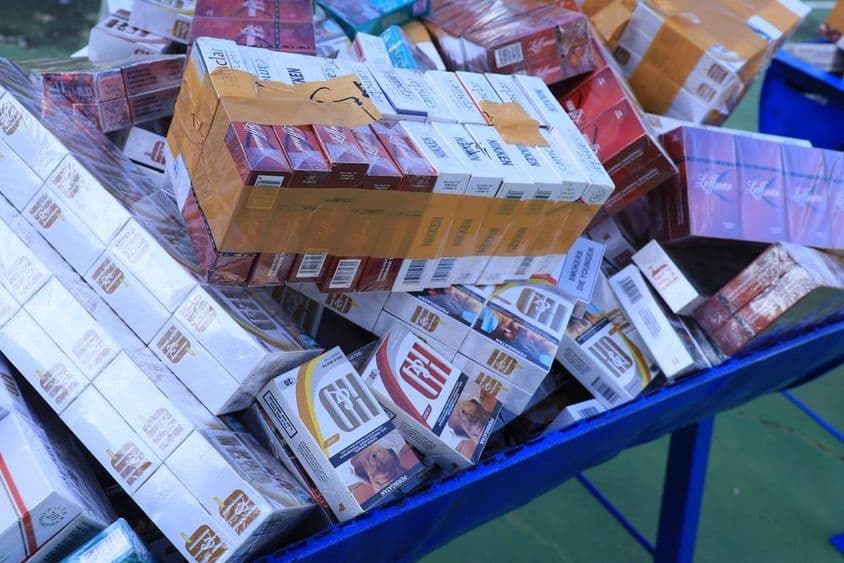 Изъятые незаконные сигареты.