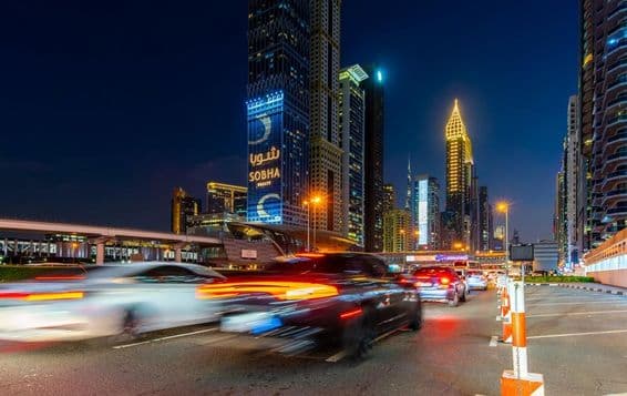 Ночная фотография, шоссе Шейх Зайед, Дубай.