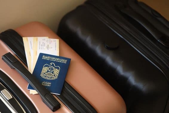 Объединённые Арабские Эмираты, паспорт с штампами.