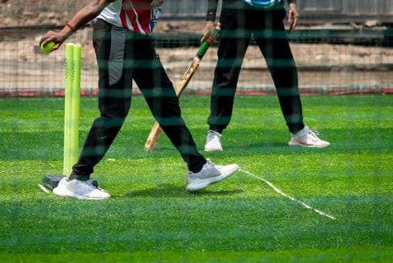 Игра из матча по женскому крикету.