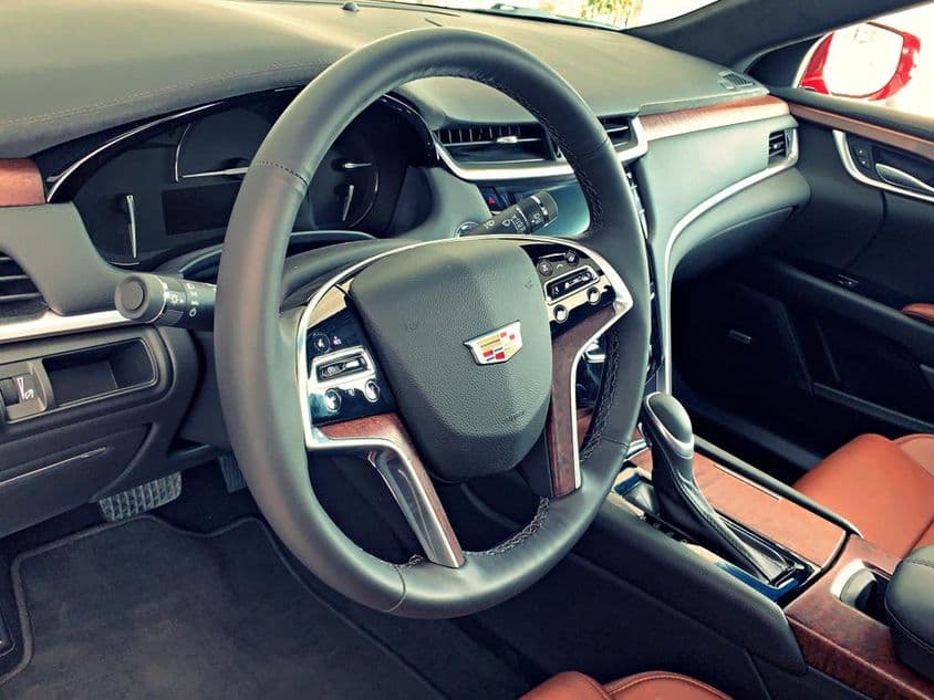 Интерьер Cadillac, удивительно элегантный.