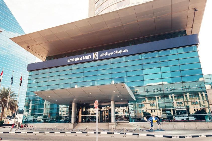 Башня банка Emirates NBD в Дубае.