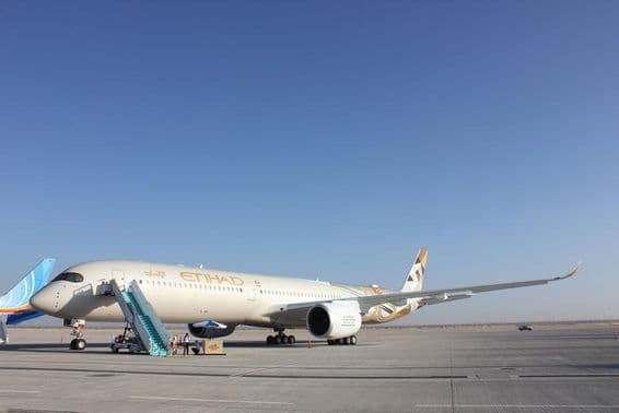 Новый пассажирский самолет Airbus A350-1000 авиакомпании Etihad Airways.
