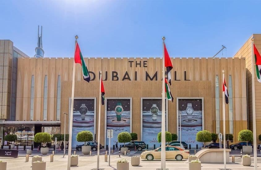 Вход в торговый центр Dubai Mall.