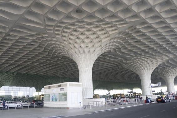 Внешний вид международного аэропорта Мумбаи.