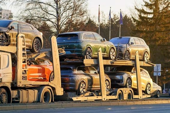 Совершенно новые китайские внедорожники, транспортируемые компанией Li Auto.