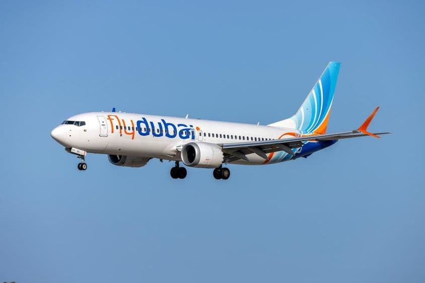 FlyDubai Boeing 737 MAX 8 (REG: A6-FQC) во время посадки.
