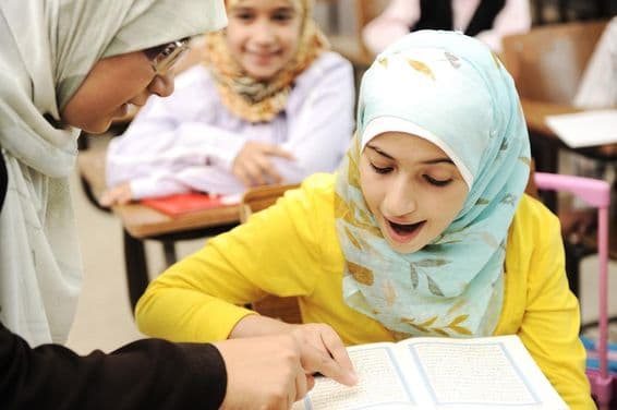 Дети в школьном классе.